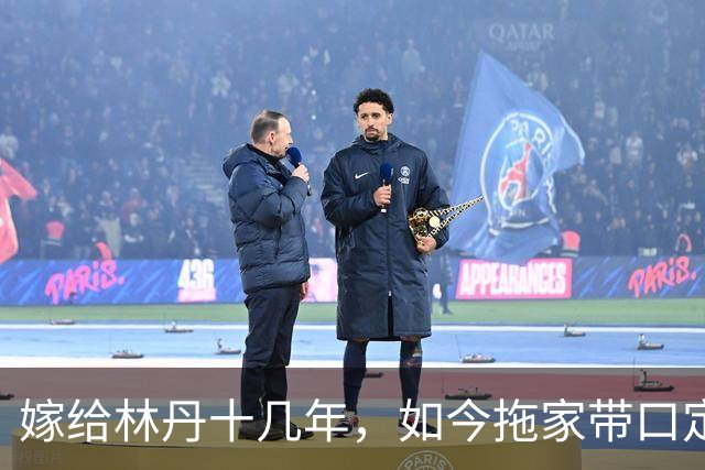 嫁给林丹十几年，如今拖家带口定居西班牙，10岁儿子要走网球路